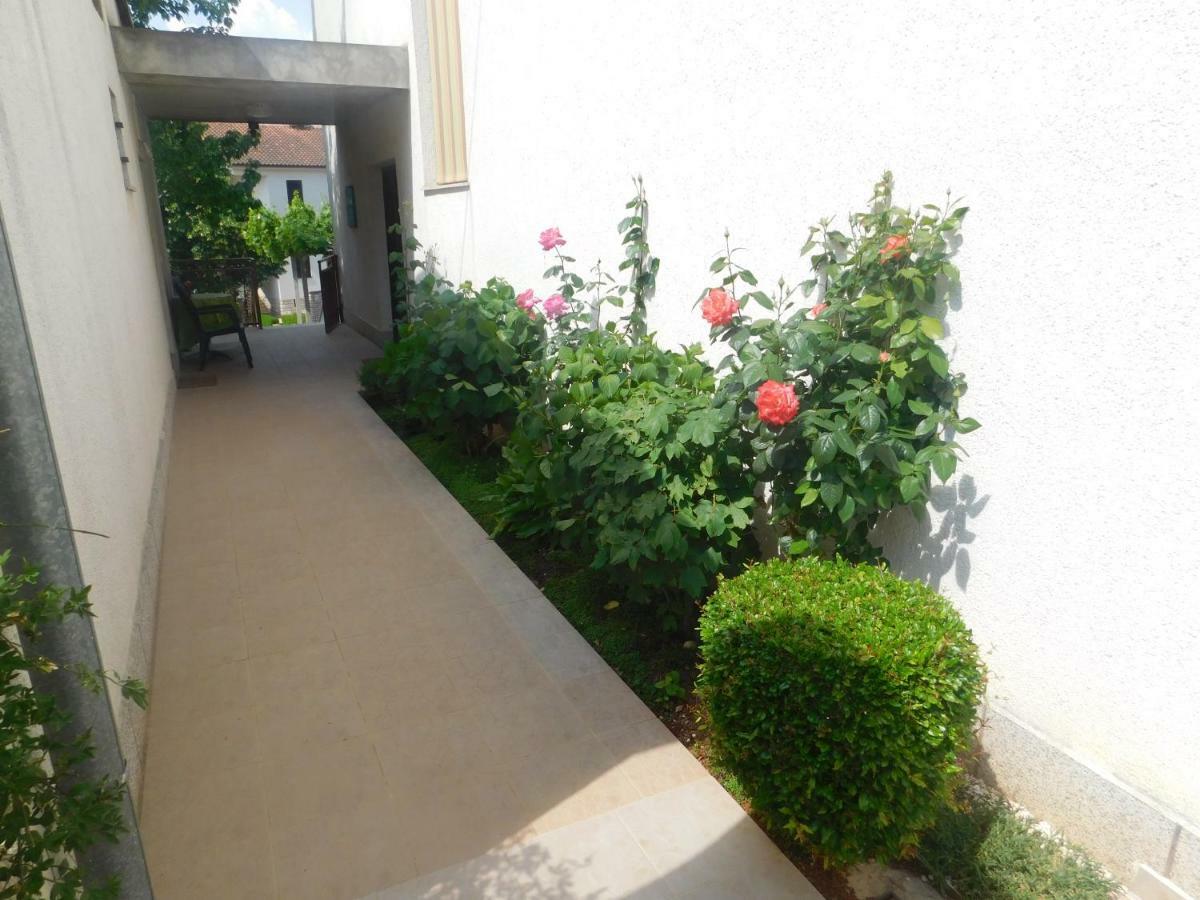 Apartment Artusi Pula Exterior photo