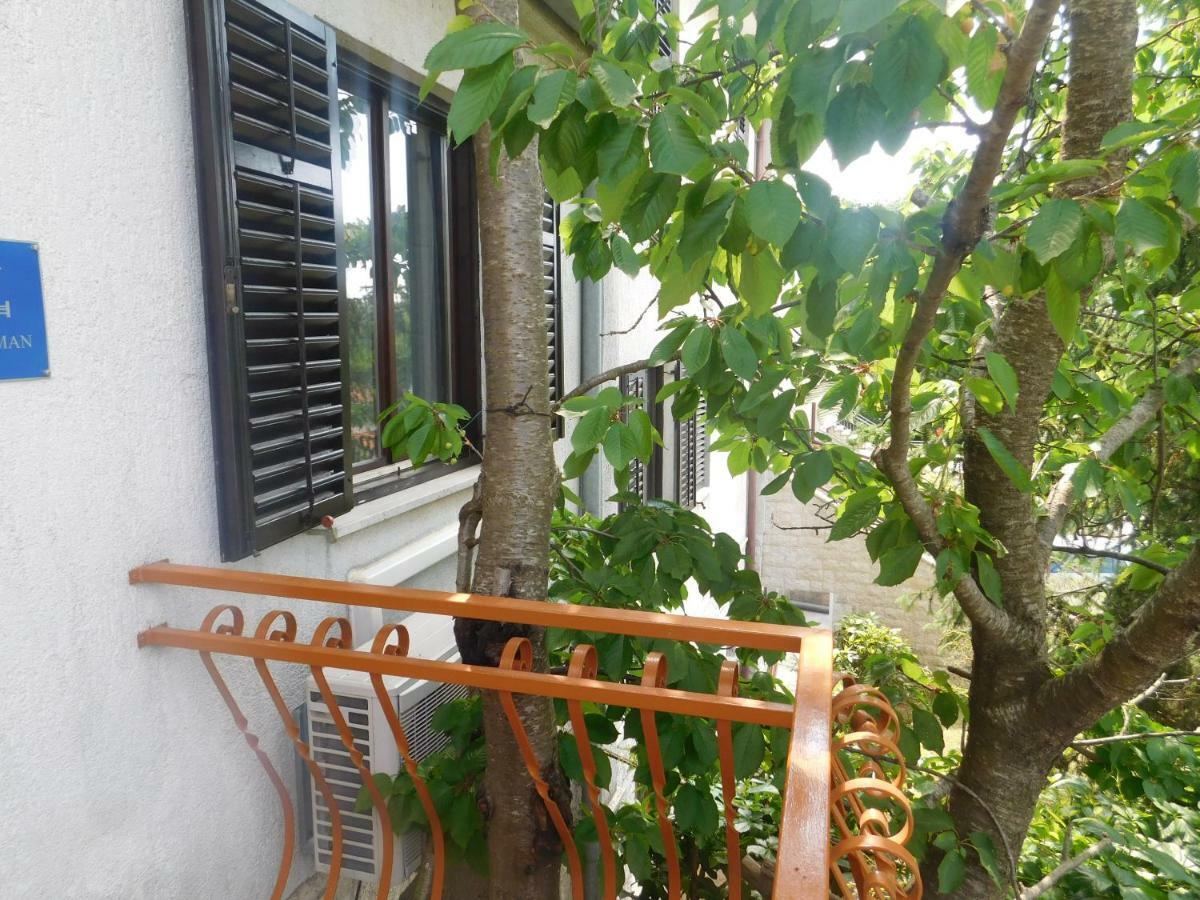 Apartment Artusi Pula Exterior photo